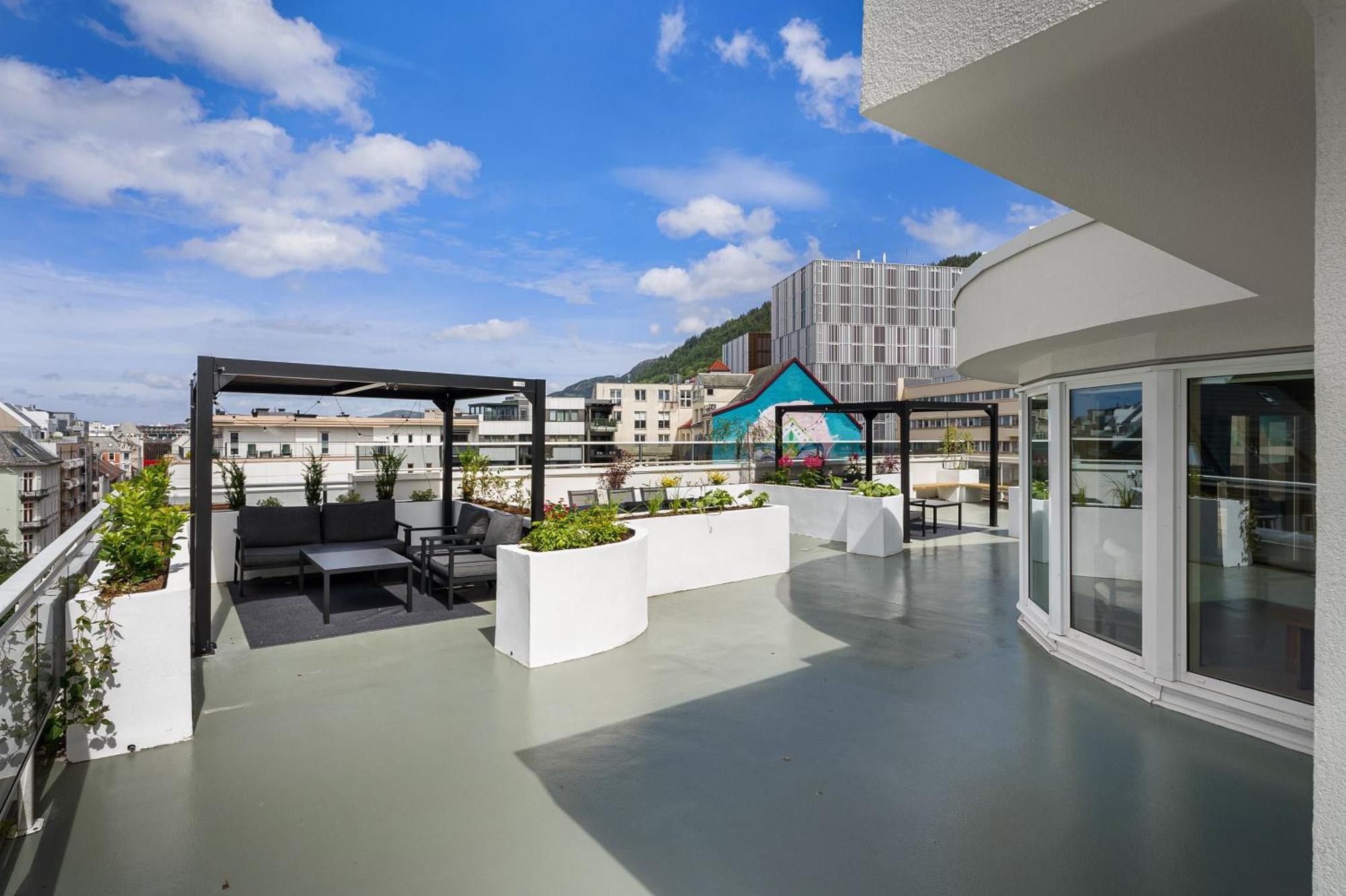Stay L Urban - Spacious Apartment With Private Terrace Bergen Bagian luar foto