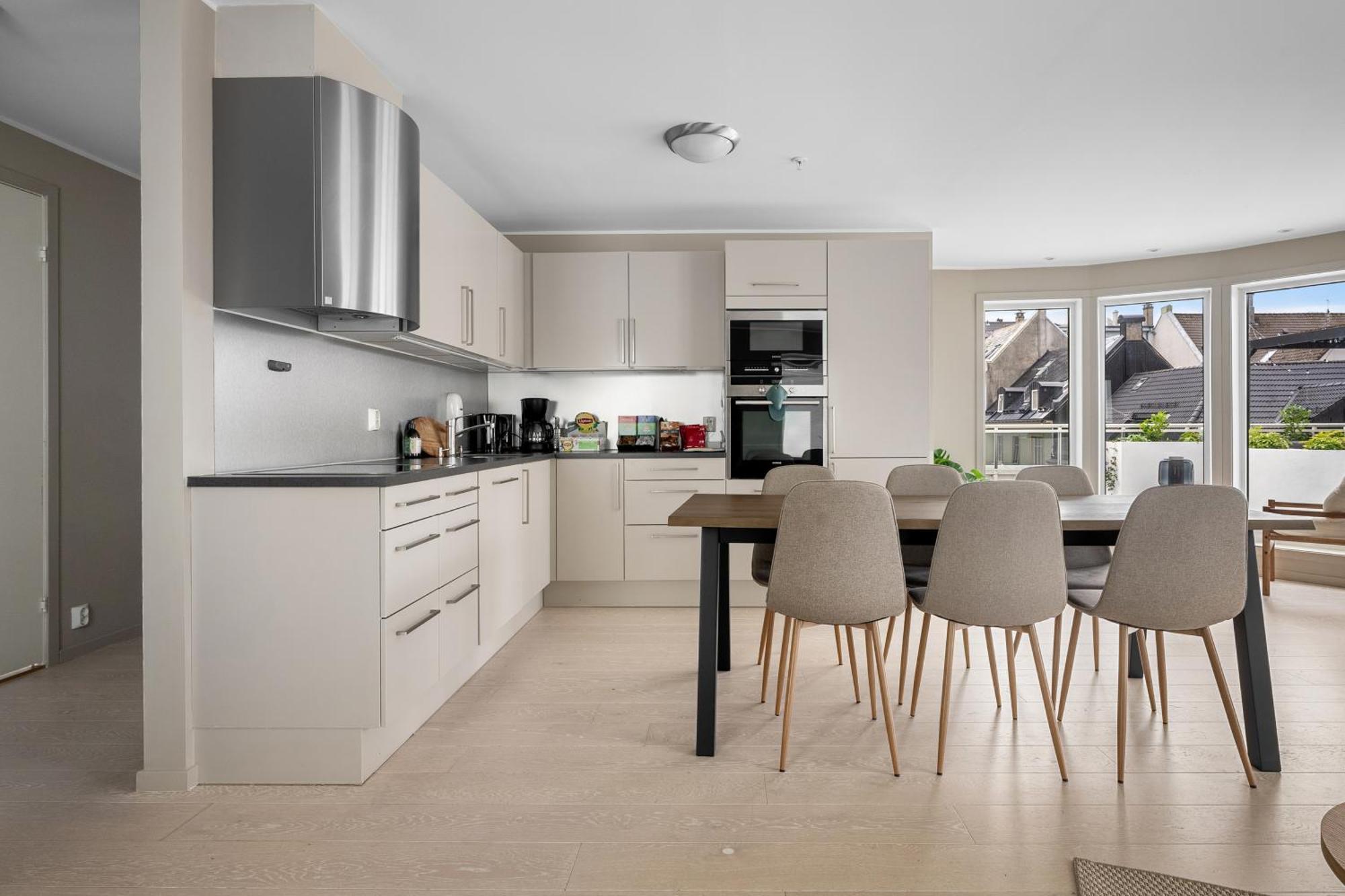 Stay L Urban - Spacious Apartment With Private Terrace Bergen Bagian luar foto