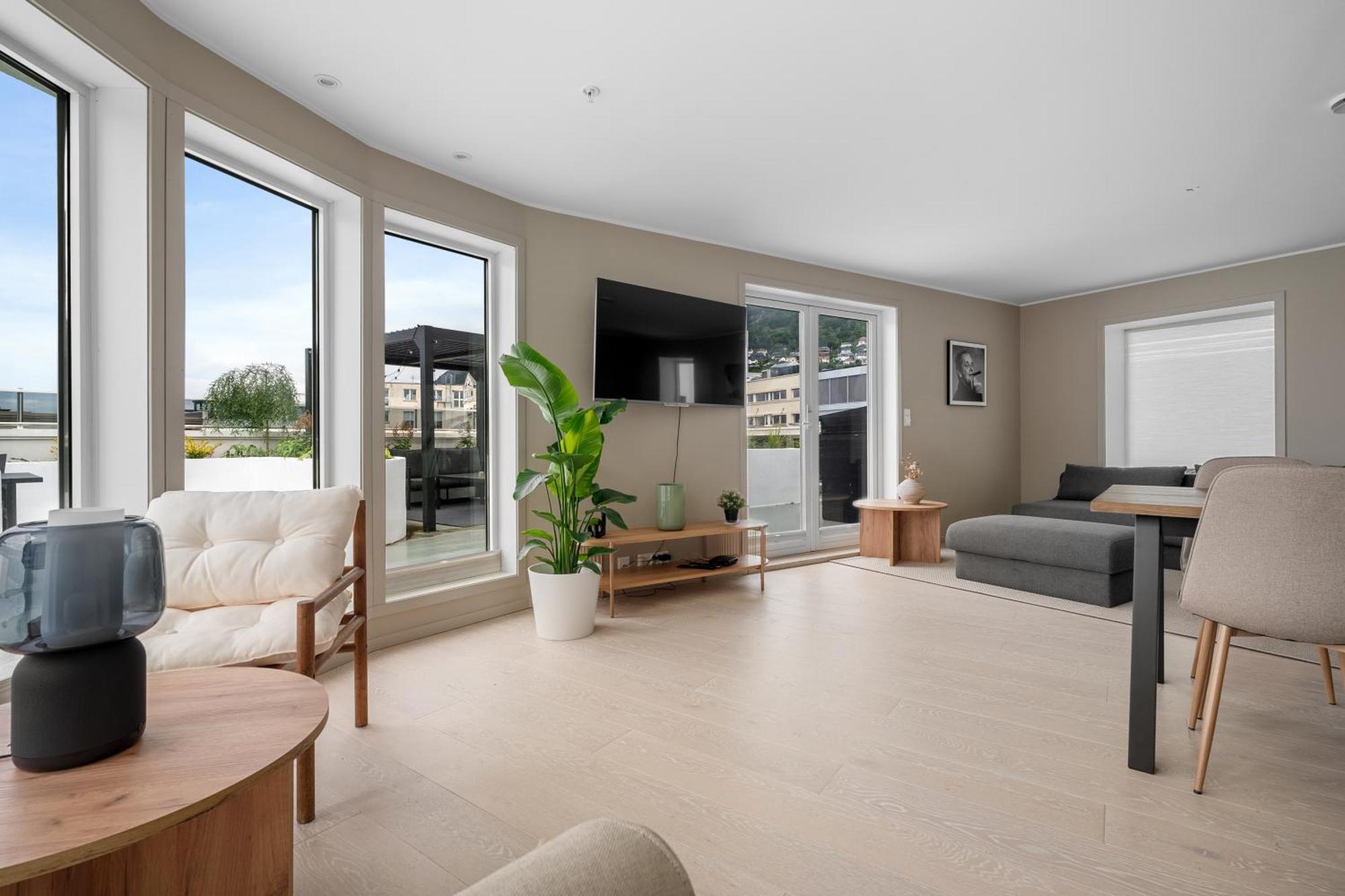 Stay L Urban - Spacious Apartment With Private Terrace Bergen Bagian luar foto